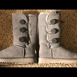 New Triple bailey button Gray Ugg